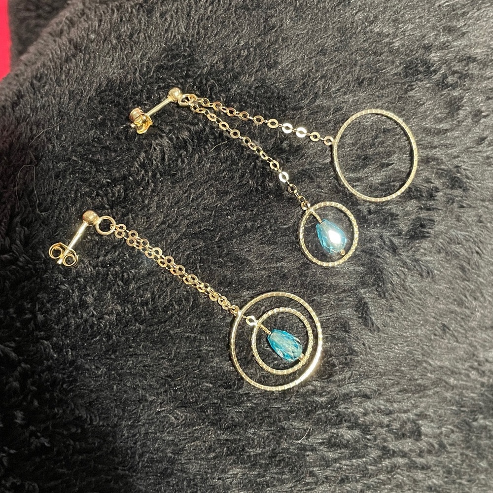 Earrings, 10kt STUNNING, Dangle BLUE TOPAZ , Briolette shape. BEAUTIFUL ON YOU!